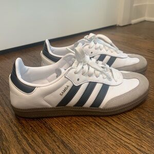 Unisex Adidas Samba White and Black Trainers size 6 men’s/size 7 women’s